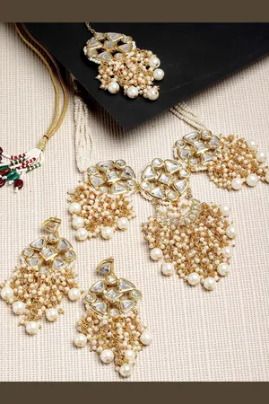 karatcart Gold-Plated Pearl Studded Kundan Choker Neckalce Set
