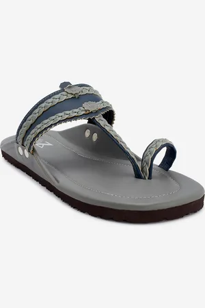 THE MADRAS TRUNK Men Embellished Kolhapuri Sandals