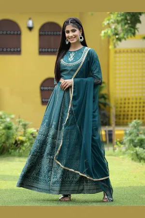 Slay this festive season with not only style but with uniqueness by donning  this alluring lehenga set. The lehenga set comes with a potli and has  the... | By Juniper - An