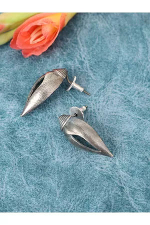Veni Women Silver-Toned Leaf Shaped Studs Earrings