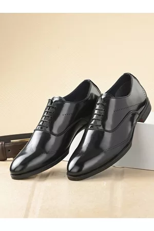 Invictus Men Black Solid Formal Oxfords