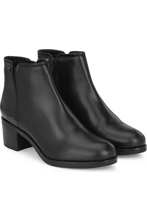 Delize Women Black Solid Chelsea Boots