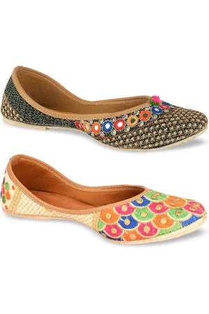 DESI COLOUR Women Set Of 2 Multicoloured Woven Design Ethnic Mojaris