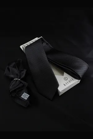 KOVOVE Men Blue Polka Dot Printed Tie & Pocket Square
