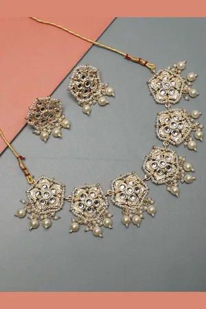 SOHI Women Gold-Plated White Kundan Studded & Beaded Jewellery Set