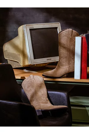 SAINT G. Ivory Stitched Leather Mid-Top Regular Cowboy Boots
