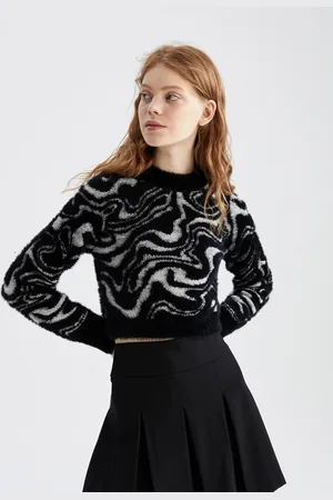 DeFacto Women Black & White Printed Crop Pullover