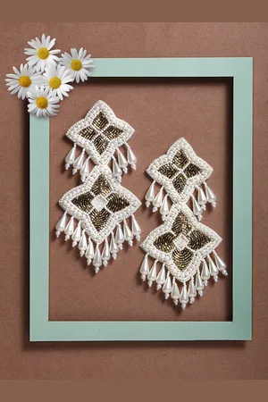 Vogue Panash Woman White Contemporary Drop Earrings