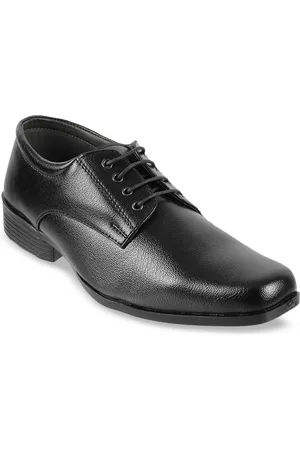 Metro Men Black Solid Formal Derbys