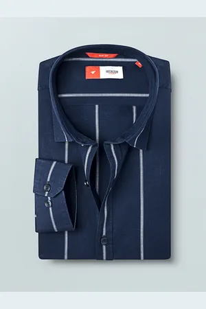 Invictus Sport Men Navy Blue & White Slim Fit Striped Sustainable Casual Shirt