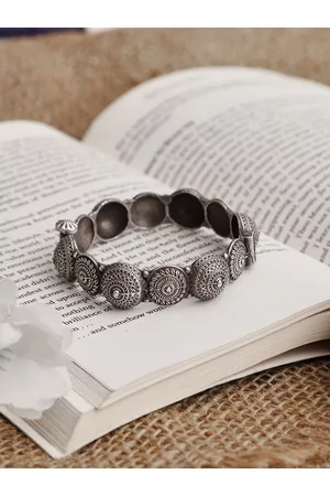Veni Women Silver-Plated Oxidized Bangle