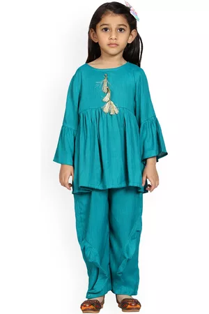 KiddoPanti Girls Green Striped Kurta & Pyjamas