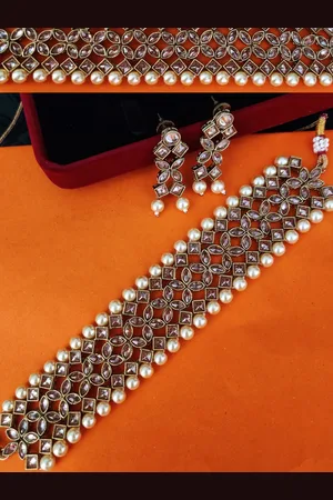 Binnis Wardrobe Gold plated choker necklace set
