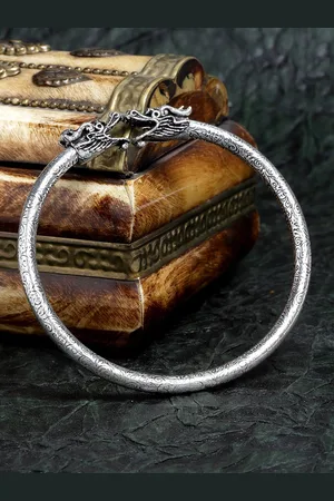 karatcart Oxidised Silver-Plated Kundan-Studded Bangle