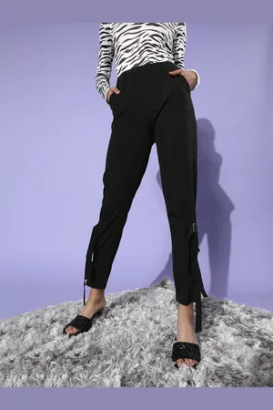 iki chic Women Stylish Black Solid Y2K Cargo Trousers