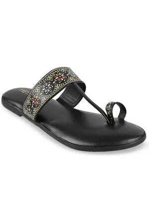 Metro Women Black Printed One Toe Flats