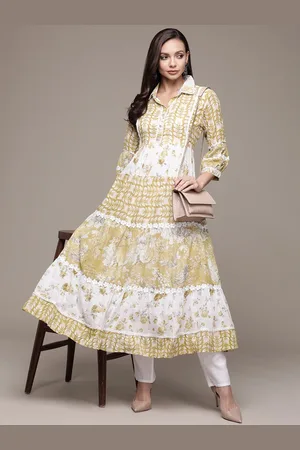 Ishin Women Green & White Floral Pure Cotton Embroidered Tiering Anarkali Kurta