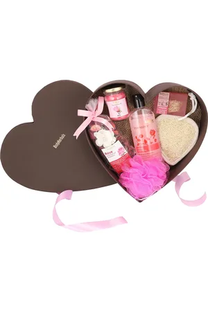 BodyHerbals 7 Pcs Rose Surprise Bathing Gift Set