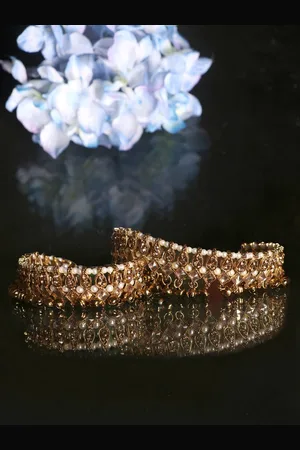 JEWELS GEHNA Women Set of 2 Gold-Plated Vilandi Studded Anklets