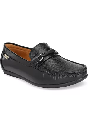 Prolific Men Black Textured Formal Loafers