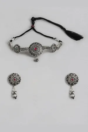 Kord Store Silver-Toned & Red Oxidised Studded Jewellery Set
