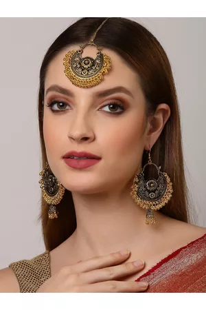 Arrabi Black & Gold-Toned Oxidised Kundan Studded Maang Tikka & Earrings Set
