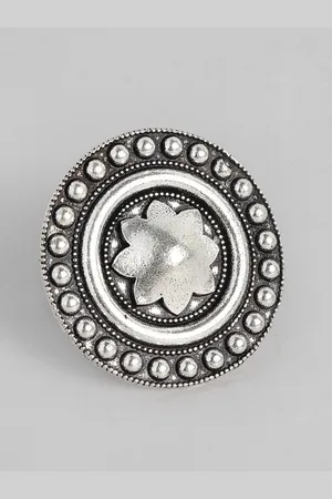 justpeachy Women Oxidised Silver-Toned Circular Shaped Finger Ring