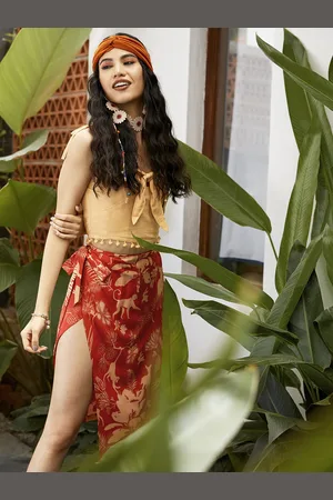 Sangria Women Beige & Red Floral Printed Top & Skirt Co-ords