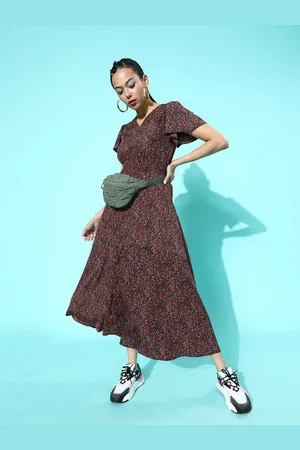 Berrylush Women Stylish Black Floral Cinched Waist Dress