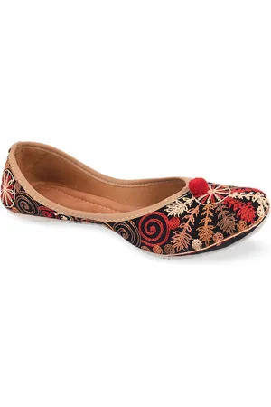DESI COLOUR Women Black Woven Design Mojaris