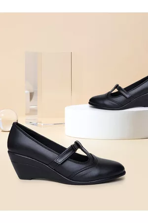 VALIOSAA Women Black Solid Pumps