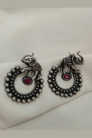 Binnis Wardrobe Red Contemporary Studs Earrings