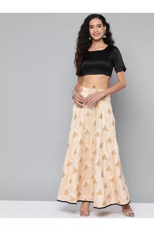 STREET 9 Women Black & Beige Solid Crop Top with Skirt