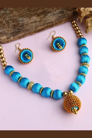 Akshara Clothing Girls Gold-Plated & Blue Stones-Studded & Beaded Silk Thread Jewellery Set