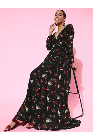Berrylush Women Stylish Black Floral V-neck Dress