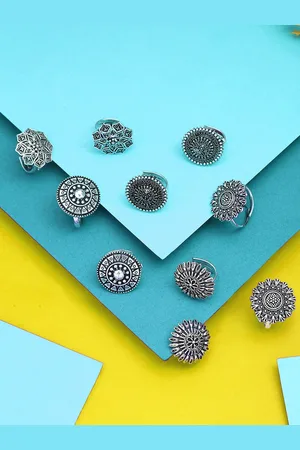 Yellow Chimes Women Set Of 5 Silver-Toned & Plated Floral Oxidised Designer Toe Rings