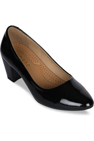 Liberty Women Black Solid Pumps