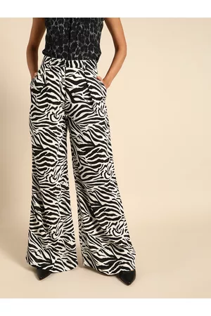 DODO & MOA Women White & Black Regular Fit Printed Parallel Trousers