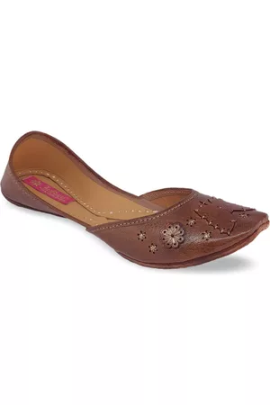 Fulkari Women Tan Embellished Mojaris Flats