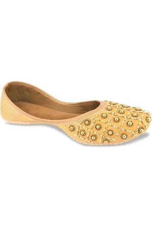 DESI COLOUR Women Gold-Toned Embellished Mojaris