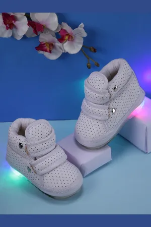CHiU Unisex Kids White Solid Textile Mid-Top Flat Boots
