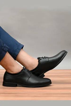 San Frissco Men Black Solid Formal Derbys
