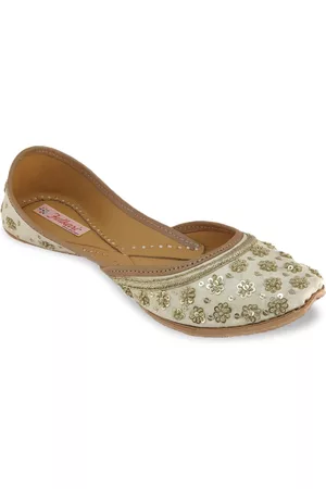 Fulkari Women Beige Embellished Mojaris Flats