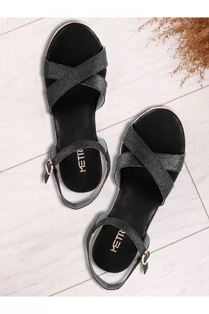 Metro Women Black Solid Sandals