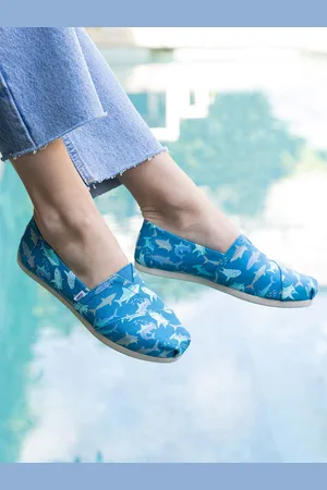 TOMS Women Blue Printed Slip-On Sneakers