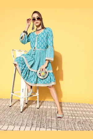 Ishin Women Blue Floral Vacay Attire