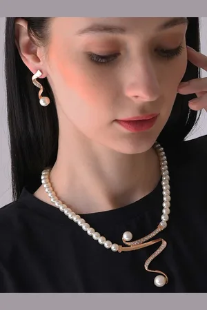 SOHI Women Gold-Plated White Pearl Beaded-Studded Jewellery Set