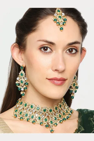 OOMPH Gold-Toned & Green Kundan Studded Beaded Jadau Jewellery Set