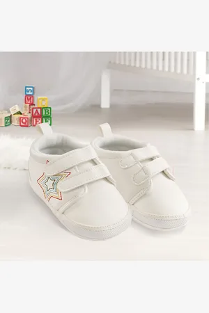 Baby Moo Infants White Solid Casual Booties