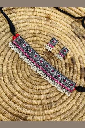 The Pari Rhodium-Plated Stones Studded & Beaded Jewellery Set